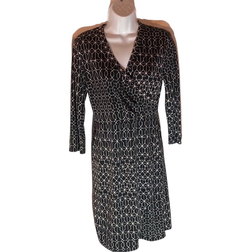 43-11 THE LIMITED black white geometric v-cut dress S